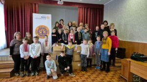 Детальніше про статтю Теплі серця для особливих дітей: візит Rotaru Club “Cherkasy – Synergy”