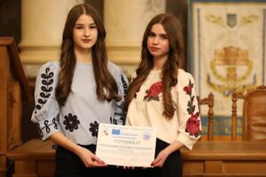 Детальніше про статтю Студентки здобули перемогу в міжнародному конкурсі з популяризації історичної пам’ятки