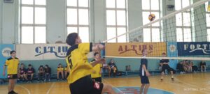 Детальніше про статтю Спортивні пристрасті вирували на волейбольних іграх серед студентів