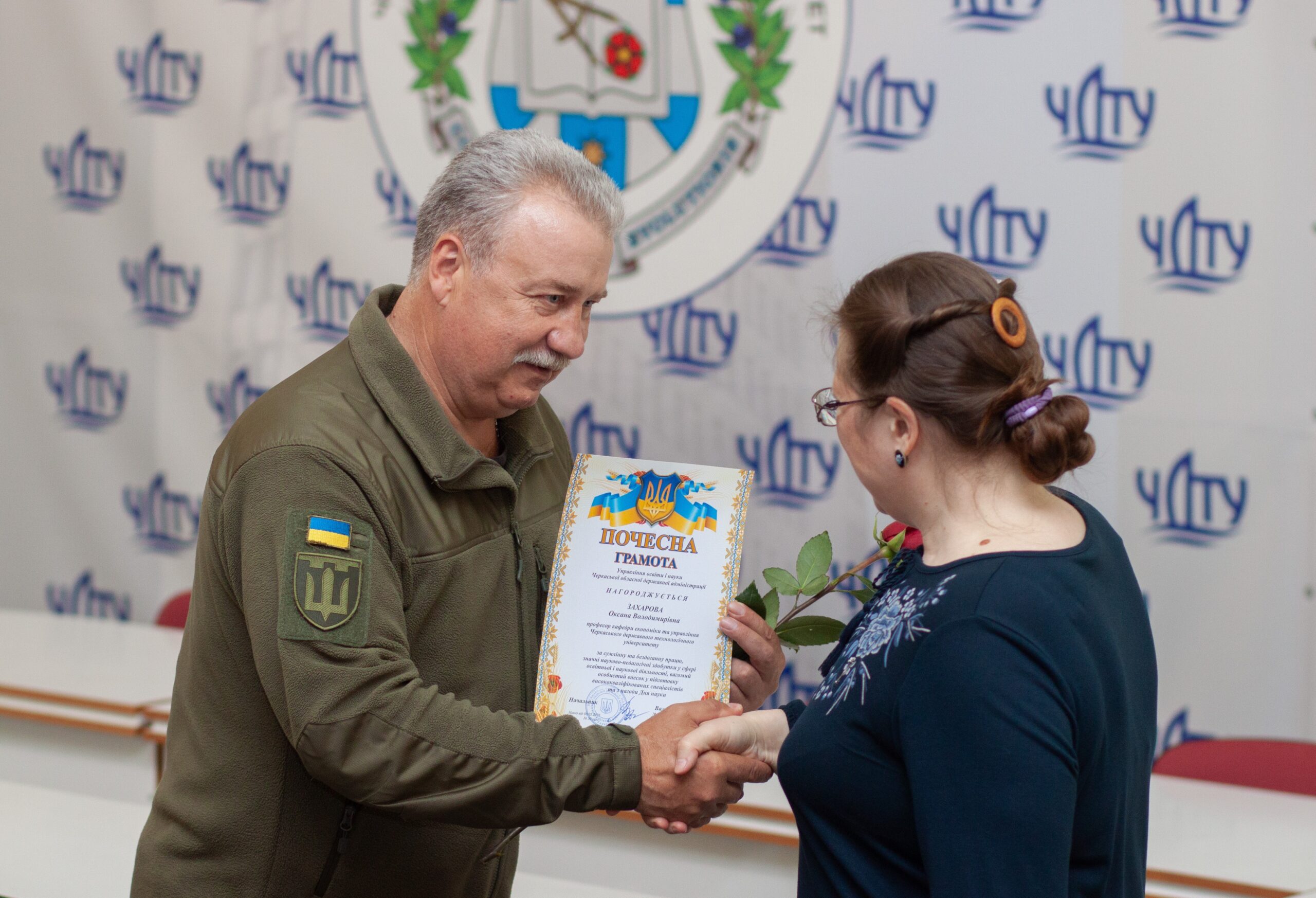 Ви зараз переглядаєте Вітаємо науково-педагогічних працівників ЧДТУ з почесними відзнаками до Дня науки!