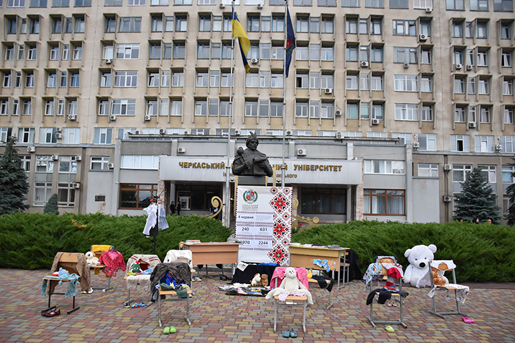 Ви зараз переглядаєте Пам’ятаємо: в ЧНУ вшанували дітей, загиблих від агресії рф