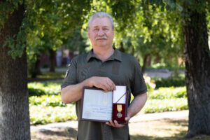 Детальніше про статтю ВІТАЄМО З ВИСОКИМ ВІДЗНАЧЕННЯМ ДО ДНЯ КОНСТИТУЦІЇ