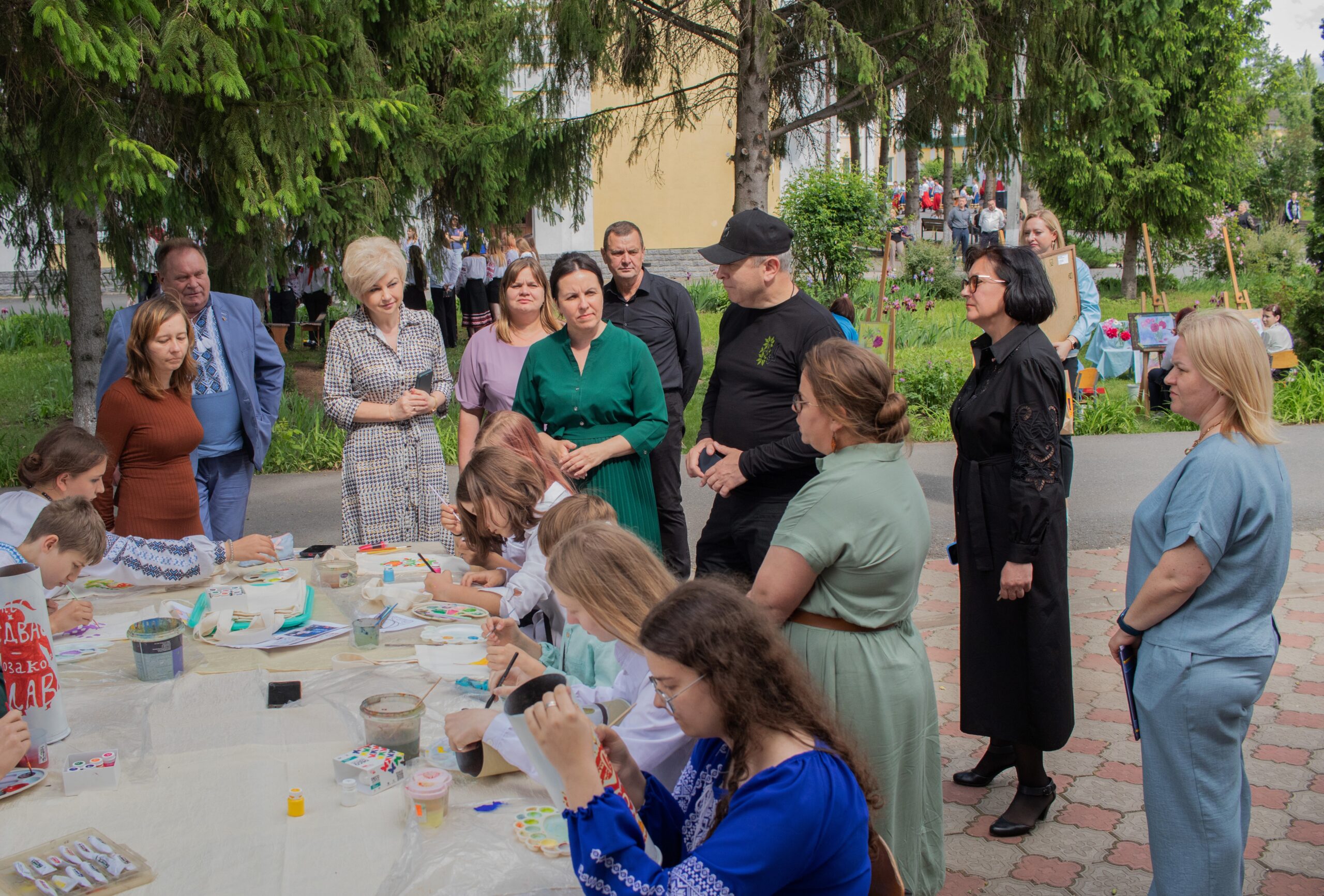 Ви зараз переглядаєте Візит очільника Черкащини до Шевченківського мистецького ліцею «Колорит»: підтримка мистецької освіти в умовах війни