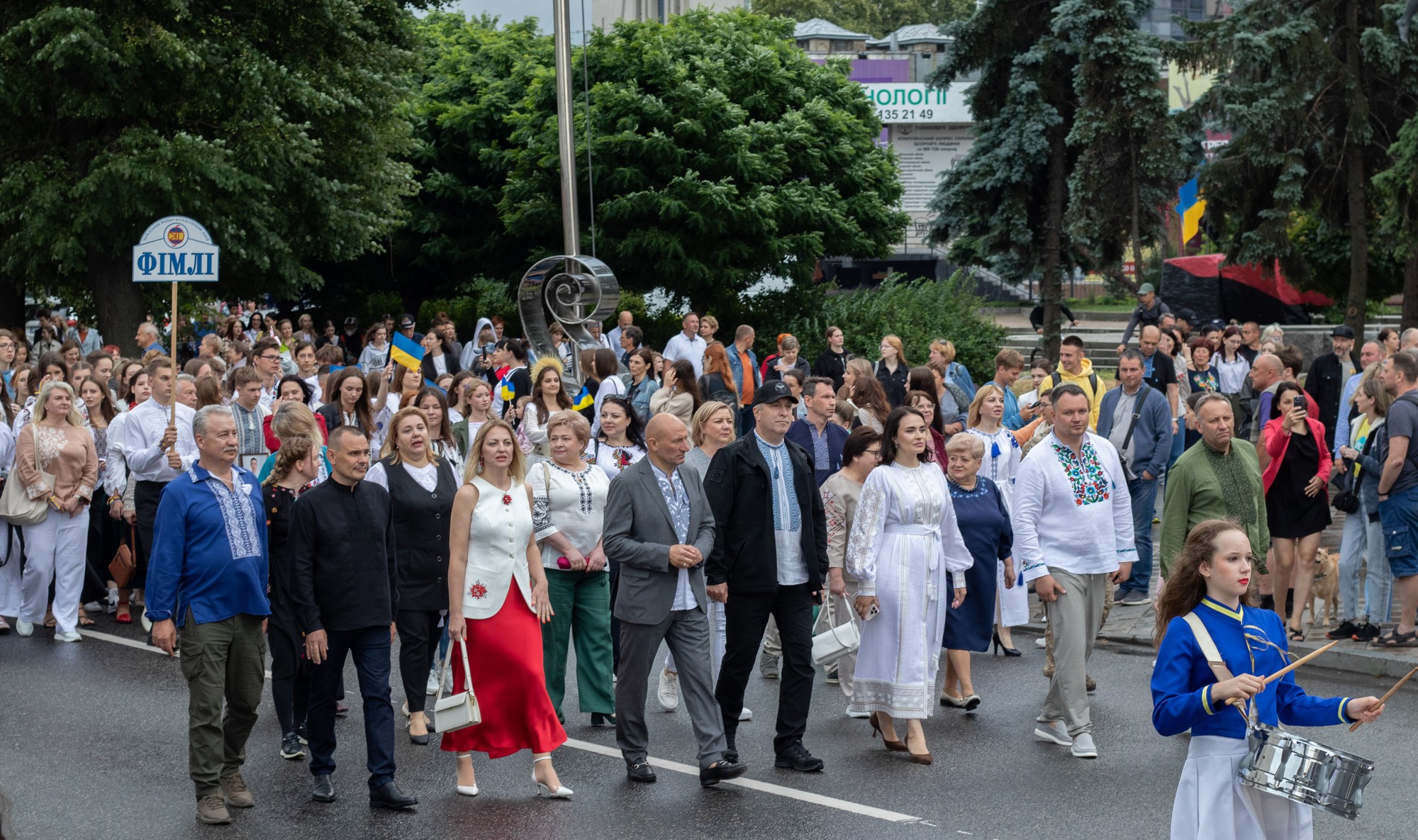 Ви зараз переглядаєте Марш подяки: черкаські випускники подякували захисникам України