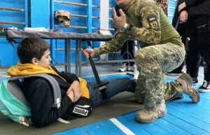 Детальніше про статтю З 2027 року шкільний предмет «Захист України» стане обов’язковим 