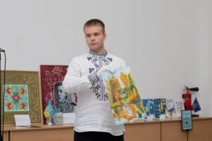 Детальніше про статтю Благодійний аукціон «Разом до Перемоги» об’єднав освітян і громаду Черкас