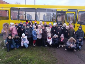 Детальніше про статтю Мрії мають колеса: Смілянський мистецький ліцей «Успіх» отримав власний шкільний автобус