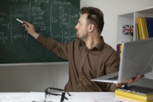 Детальніше про статтю Директори шкіл мають оновити дані для продовження відстрочки вчителям