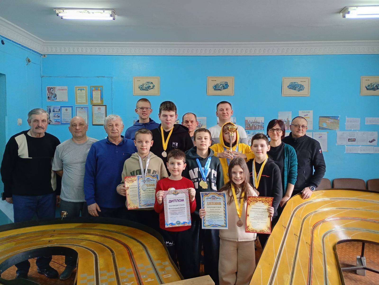 Ви зараз переглядаєте Відбувся обласний етап Всеукраїнських відкритих змагань учнівської молоді з автомодельного спорту (трасові моделі)