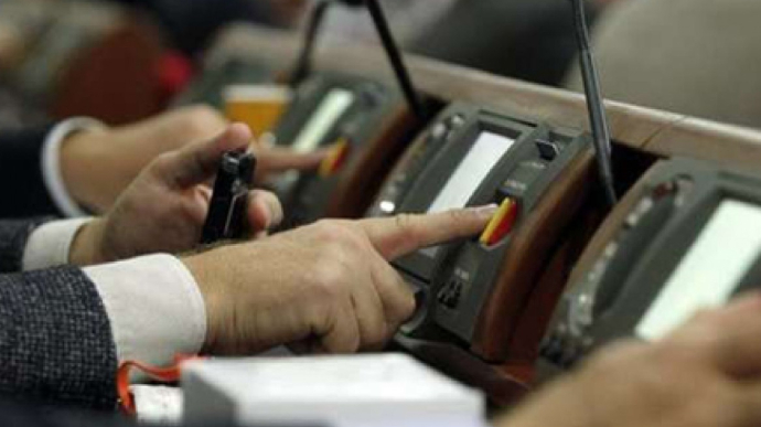 Ви зараз переглядаєте У ВР теж пропонують дозволити дев’ятикласникам закінчити свою школу
