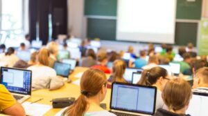 Детальніше про статтю Зареєструватися на НМТ можна через Дію або онлайн-сервіс УЦОЯО
