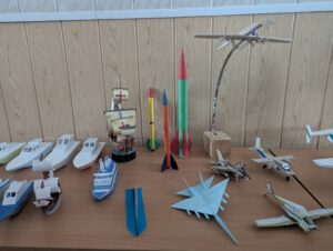Детальніше про статтю Відбулося суддівство обласної виставки-конкурсу робіт учнів молодшого шкільного вікуз початкового технічного моделювання