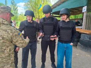 Детальніше про статтю Практичний вишкіл із «Захисту України»: на Черкащині відбулися навчально-польові збори