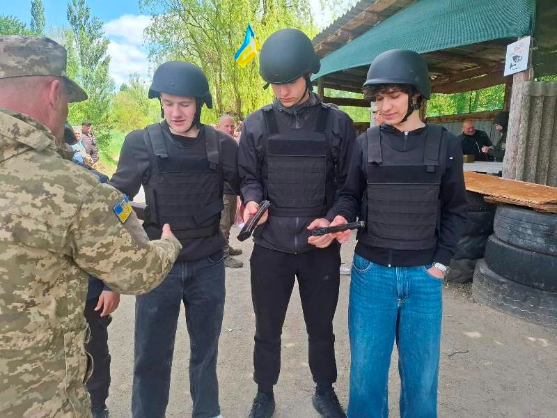 Ви зараз переглядаєте Практичний вишкіл із «Захисту України»: на Черкащині відбулися навчально-польові збори